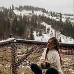 карпатське Hygge для двох з чаном-джакузі у горах