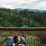 карпатське Hygge для двох з чаном-джакузі у горах Slavske