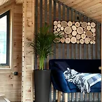 карпатське Hygge для двох з чаном-джакузі у горах *