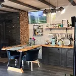 карпатське Hygge для двох з чаном-джакузі у горах Slavske
