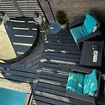 карпатське Hygge для двох з чаном-джакузі у горах