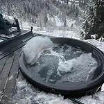 карпатське Hygge для двох з чаном-джакузі у горах * Slavske