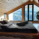 карпатське Hygge для двох з чаном-джакузі у горах
