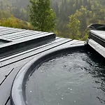 карпатське Hygge для двох з чаном-джакузі у горах Σαλέ