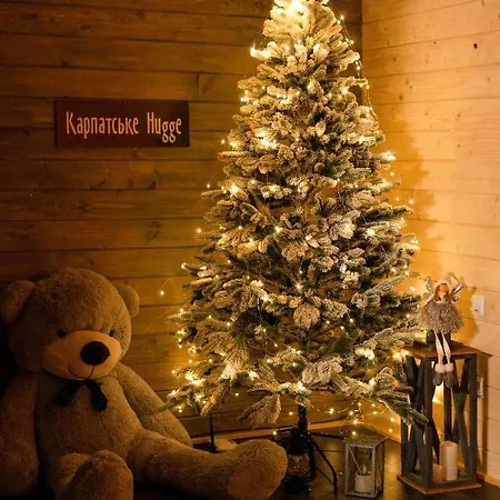 карпатське Hygge для двох з чаном-джакузі у горах Chalet *