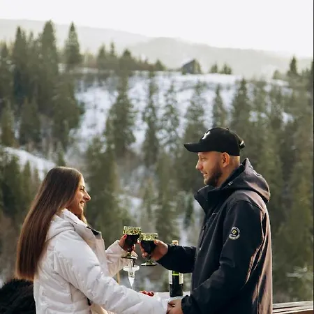 Alpehytte карпатське Hygge для двох з чаном-джакузі у горах Slavske