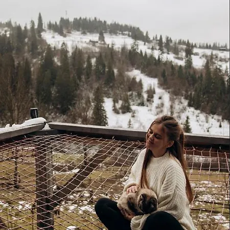 карпатське Hygge для двох з чаном-джакузі у горах