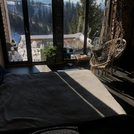 карпатське Hygge для двох з чаном-джакузі у горах Slavske