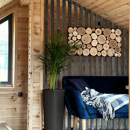 карпатське Hygge для двох з чаном-джакузі у горах *