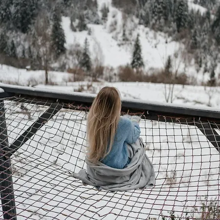 карпатське Hygge для двох з чаном-джакузі у горах Slavske