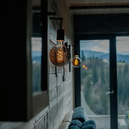 карпатське Hygge для двох з чаном-джакузі у горах Slavske