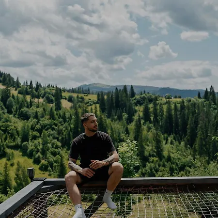 Alpehytte карпатське Hygge для двох з чаном-джакузі у горах Slavske