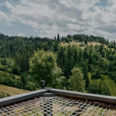 карпатське Hygge для двох з чаном-джакузі у горах Alpehytte