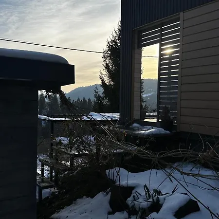 карпатське Hygge для двох з чаном-джакузі у горах Alpehytte