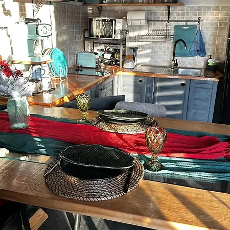 карпатське Hygge для двох з чаном-джакузі у горах Alpehytte *