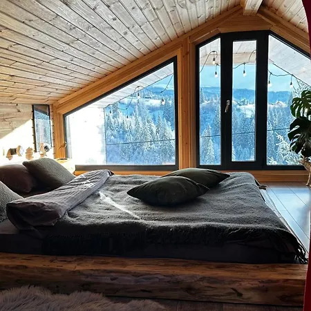 карпатське Hygge для двох з чаном-джакузі у горах