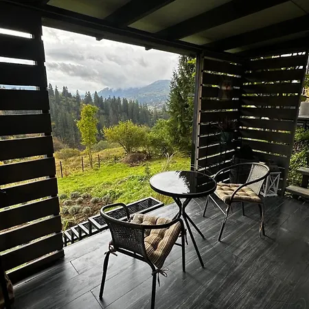 карпатське Hygge для двох з чаном-джакузі у горах Slavske