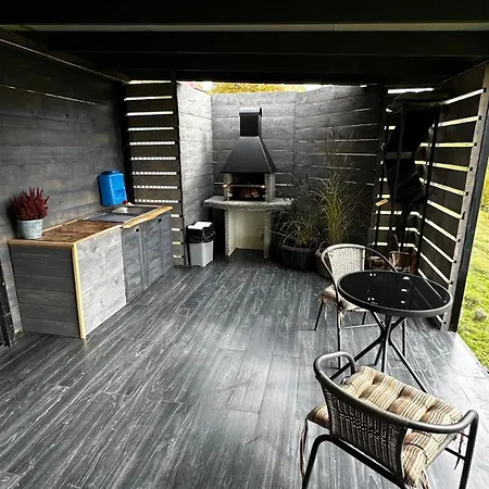 карпатське Hygge для двох з чаном-джакузі у горах Chalet *