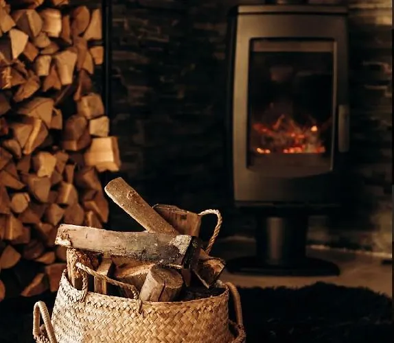 карпатське Hygge для двох з чаном-джакузі у горах Chalet