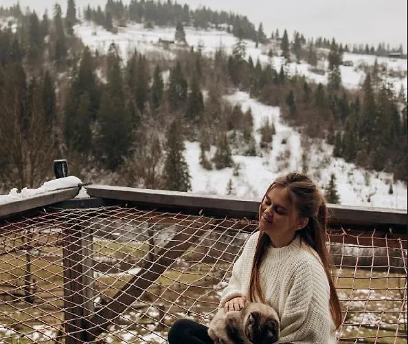 карпатське Hygge для двох з чаном-джакузі у горах