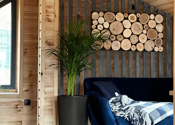 карпатське Hygge для двох з чаном-джакузі у горах *