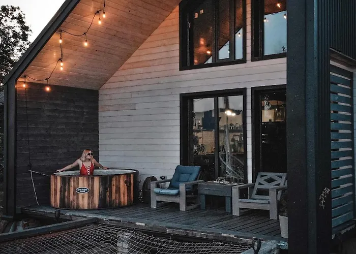 карпатське Hygge для двох з чаном-джакузі у горах * Slavske