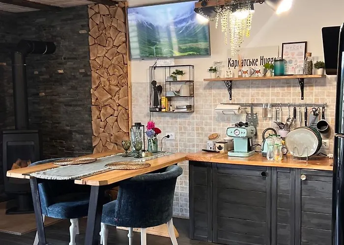 карпатське Hygge для двох з чаном-джакузі у горах Slavske