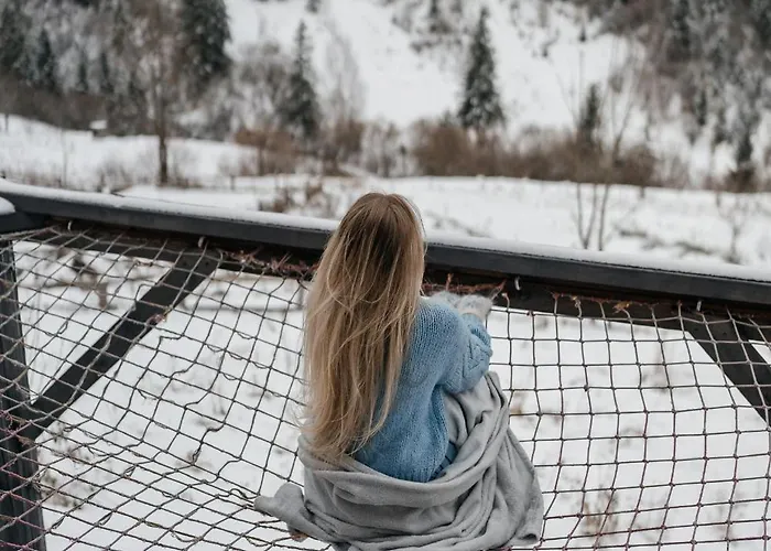 карпатське Hygge для двох з чаном-джакузі у горах Slavske