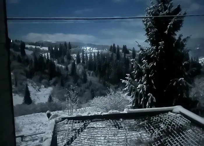 карпатське Hygge для двох з чаном-джакузі у горах Chalet Slavske