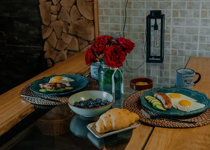 карпатське Hygge для двох з чаном-джакузі у горах Chalet *