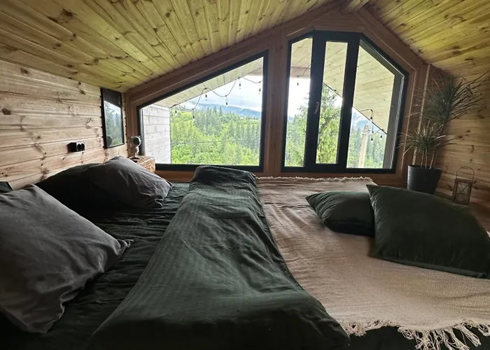 карпатське Hygge для двох з чаном-джакузі у горах