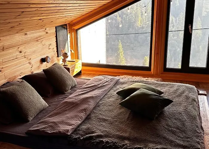 карпатське Hygge для двох з чаном-джакузі у горах *