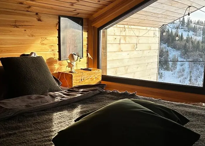 карпатське Hygge для двох з чаном-джакузі у горах Slavske