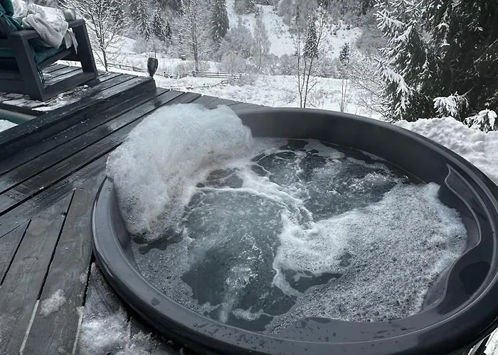 карпатське Hygge для двох з чаном-джакузі у горах * Slavske