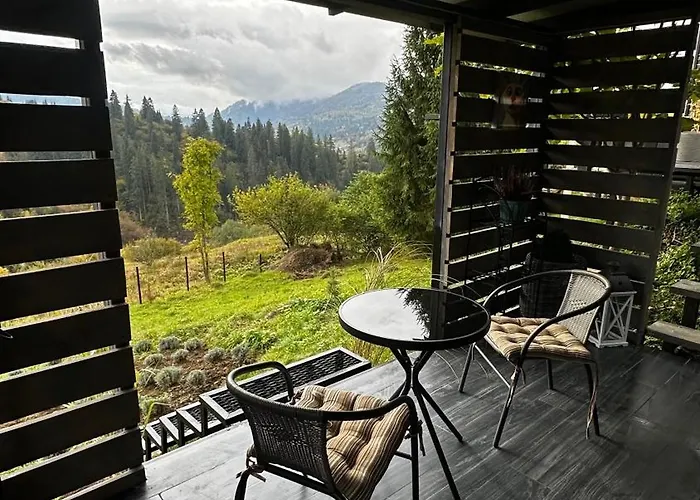 карпатське Hygge для двох з чаном-джакузі у горах Slavske