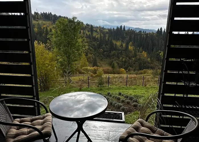карпатське Hygge для двох з чаном-джакузі у горах