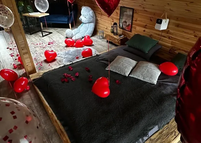 карпатське Hygge для двох з чаном-джакузі у горах Chalet