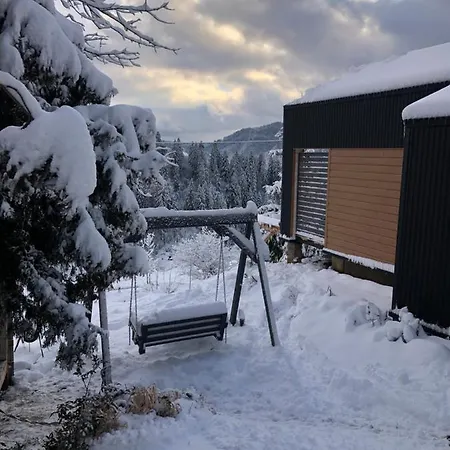 карпатське Hygge для двох з чаном-джакузі у горах Alpesi faház *