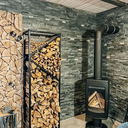 Alpesi faház карпатське Hygge для двох з чаном-джакузі у горах *