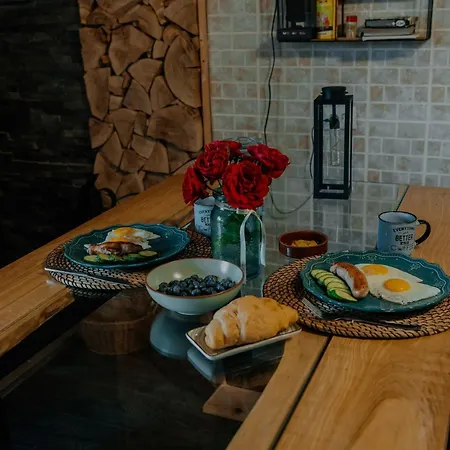 карпатське Hygge для двох з чаном-джакузі у горах Alpesi faház *