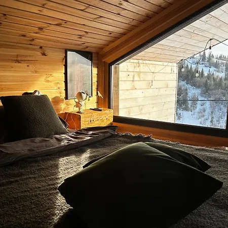 карпатське Hygge для двох з чаном-джакузі у горах Szlavszke