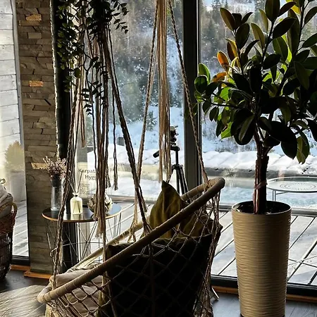 Alpesi faház карпатське Hygge для двох з чаном-джакузі у горах Szlavszke