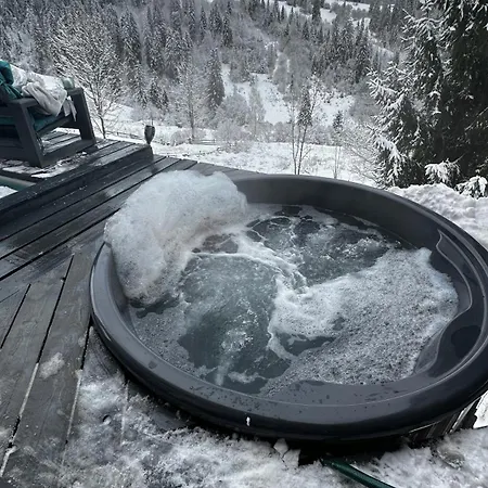 карпатське Hygge для двох з чаном-джакузі у горах * Szlavszke